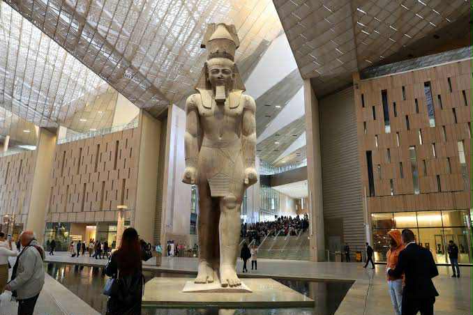 Ramses II Statue im Großen Ägyptischen Museum Kairo